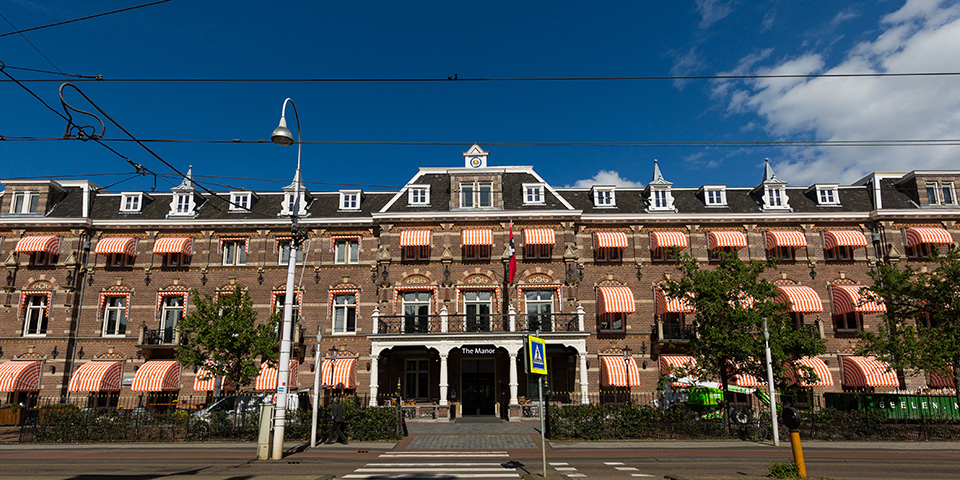 54 op maat gemaakte markiezen voor hotel The Manor in Amsterdam