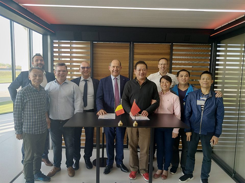 RENSON_foto1_Chinese delegatie op bezoek in Renson HQ België kopiëren