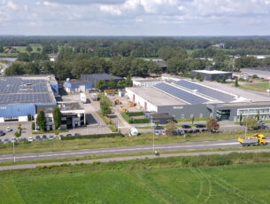 Meer-dan-2200-zonnepanelen-op-de-geisoleerde-daken-van-Verosol(